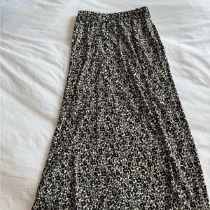 Uniqlo Black and Cream Floral Maxi Skirt